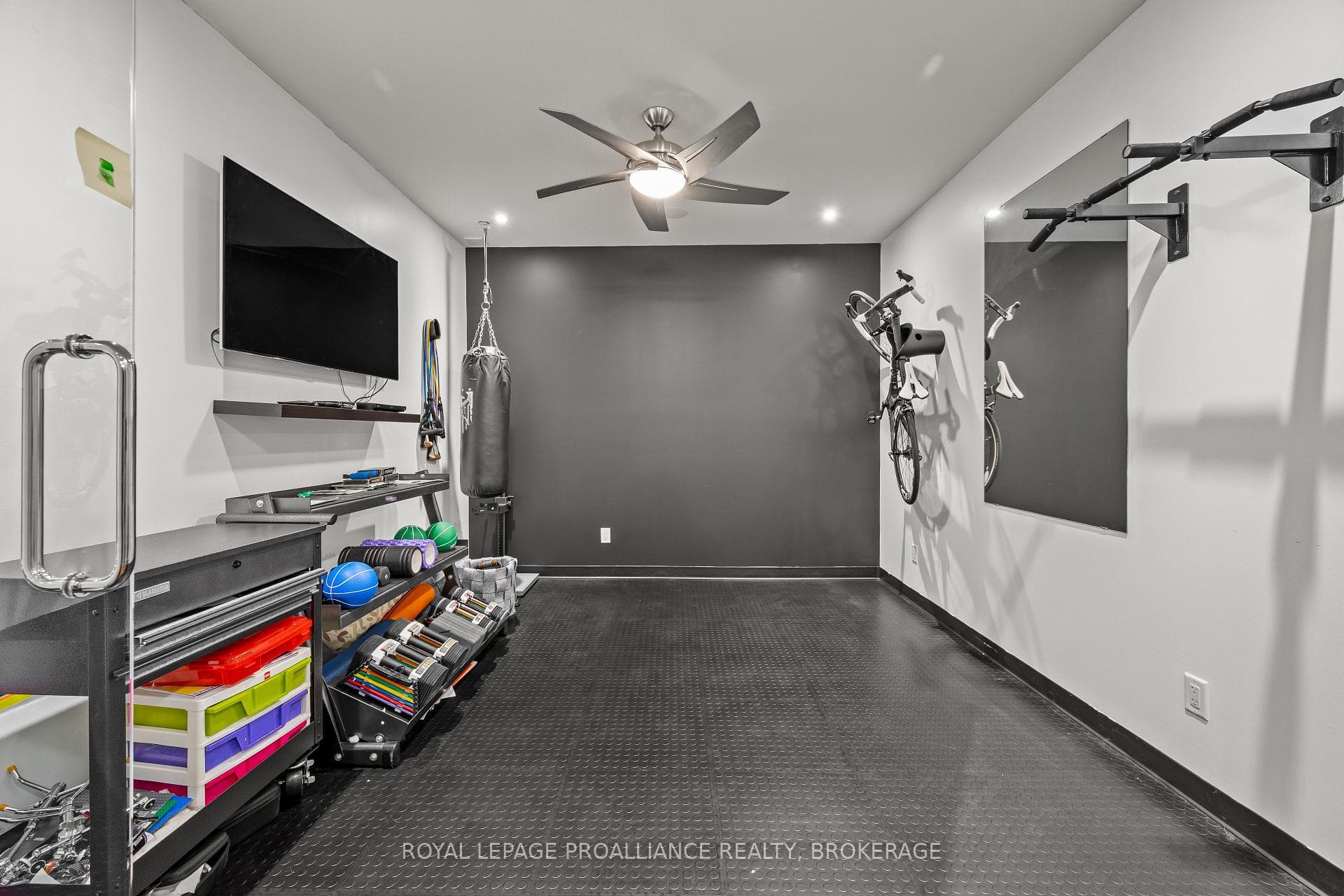 977 Woodbine Road photo 39