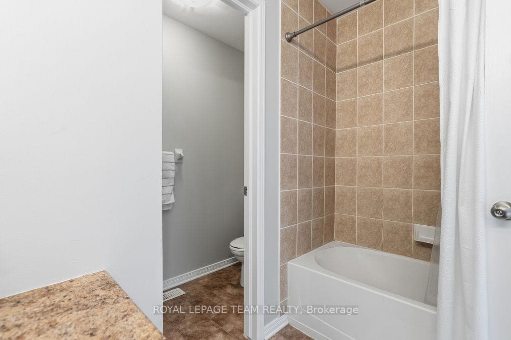 402 SADAR Private photo 42