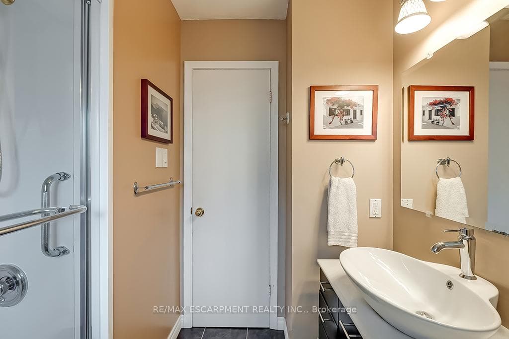 689 Ardleigh Crescent photo 26