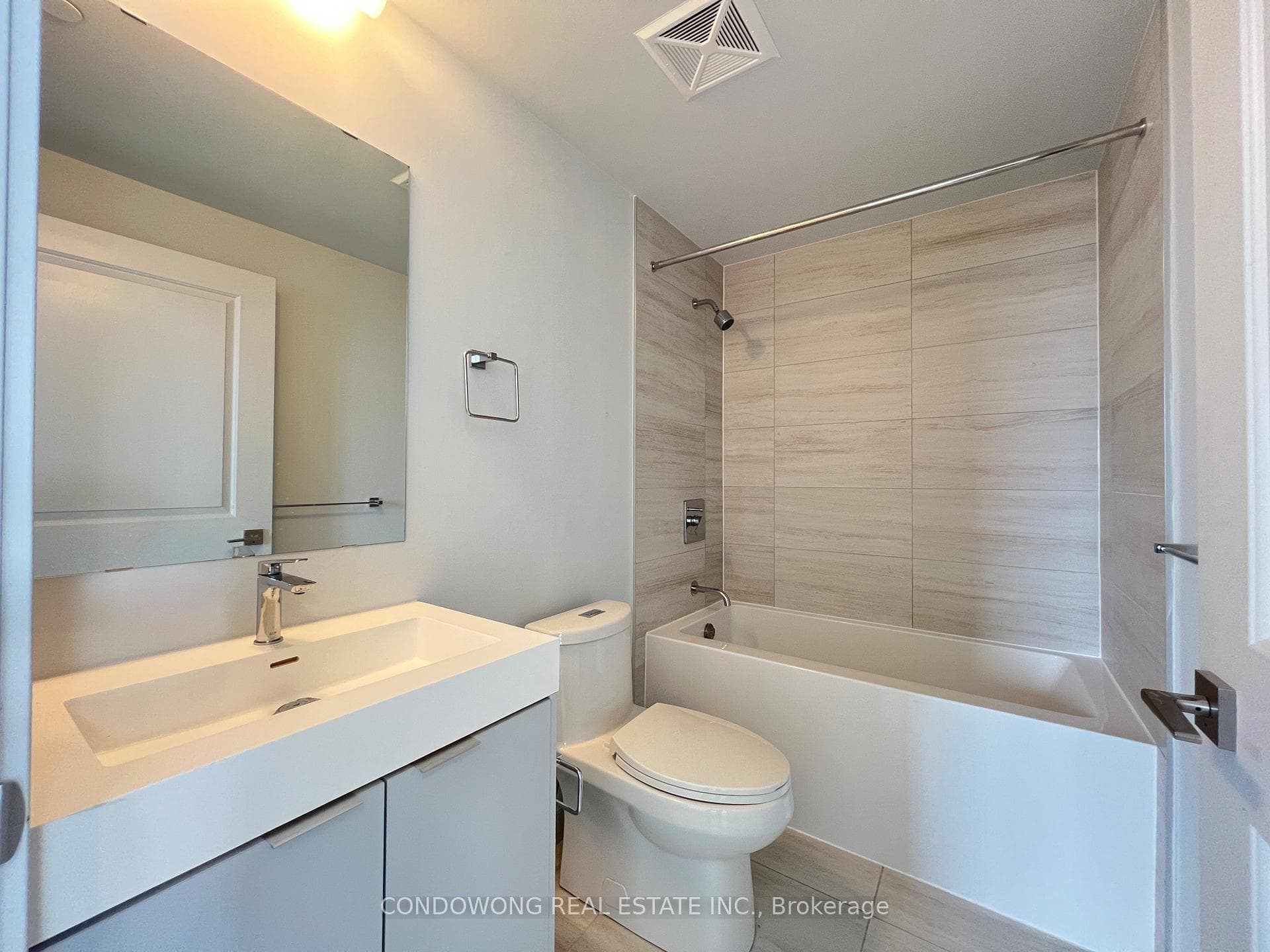2920 Highway 7 Road Unit 2001 photo 10