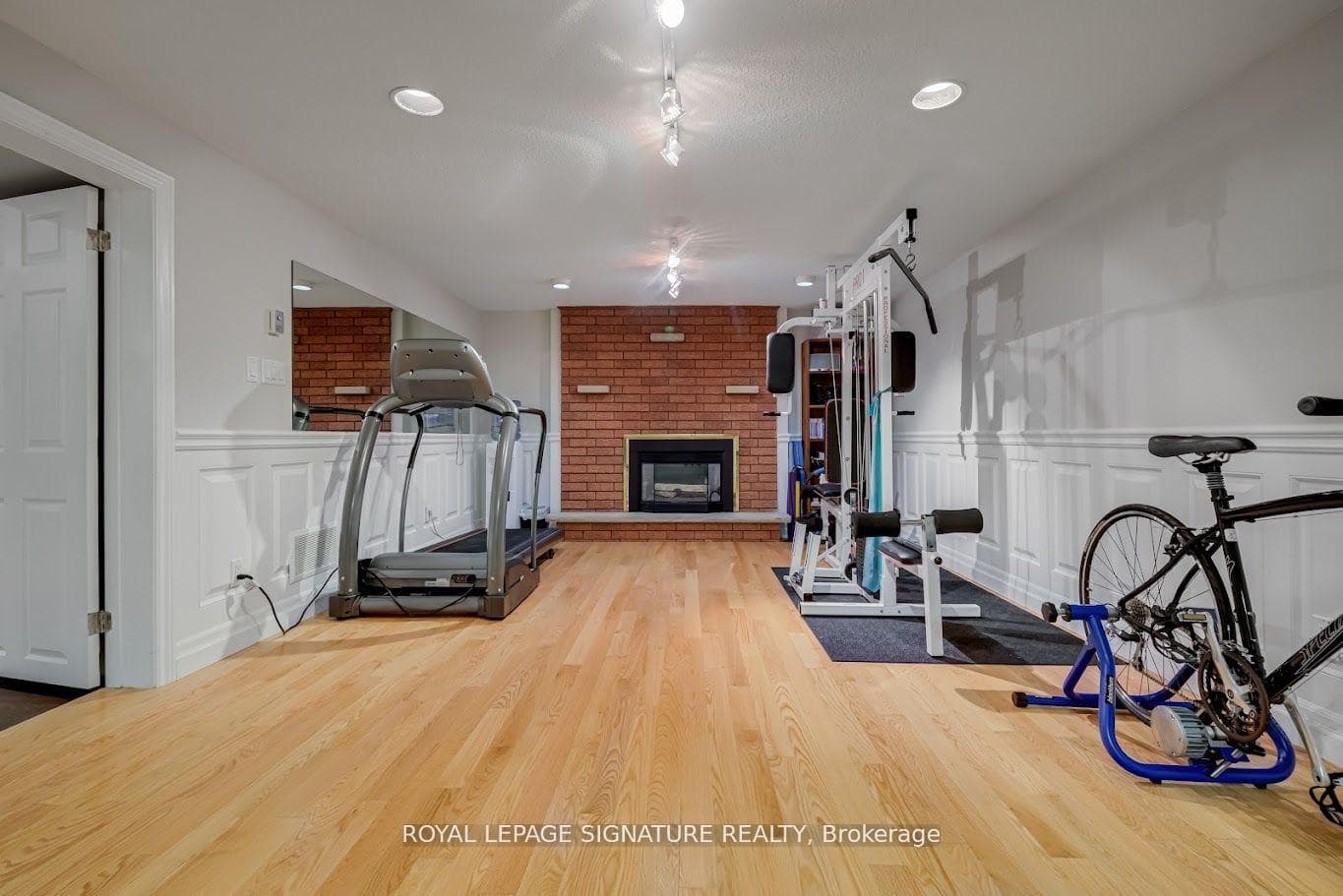 2394 Glengarry Road photo 32