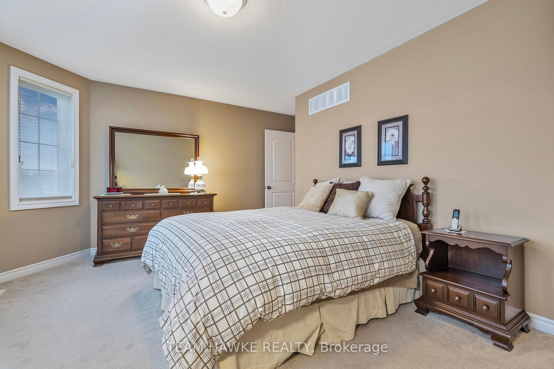 47 Whitfield Crescent photo 17