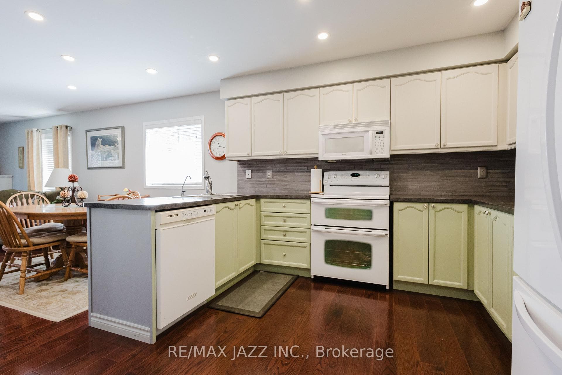 15 Steinway Drive photo 7