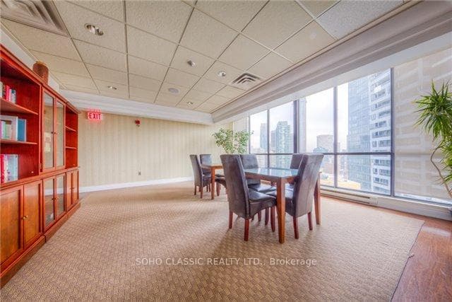 24 Wellesley Street Unit 2805 photo 8
