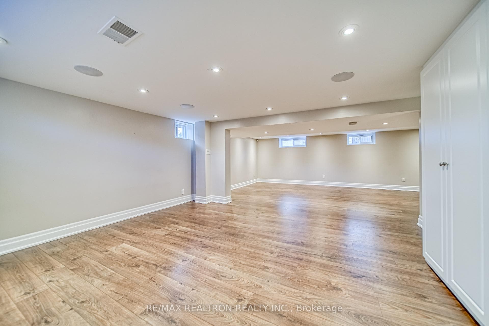130 Broadlands Boulevard photo 28