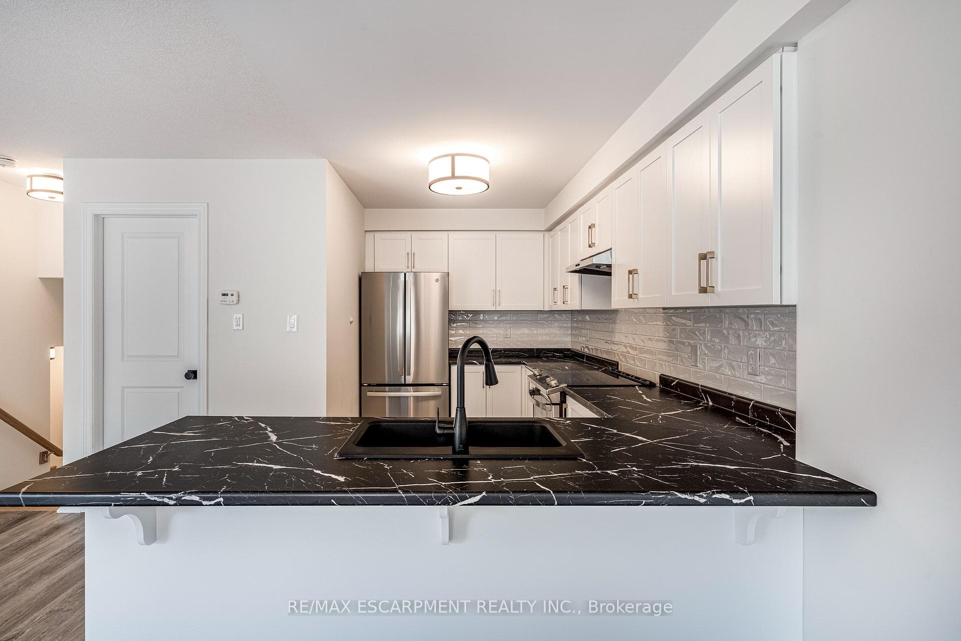 10 Dryden Lane photo 12