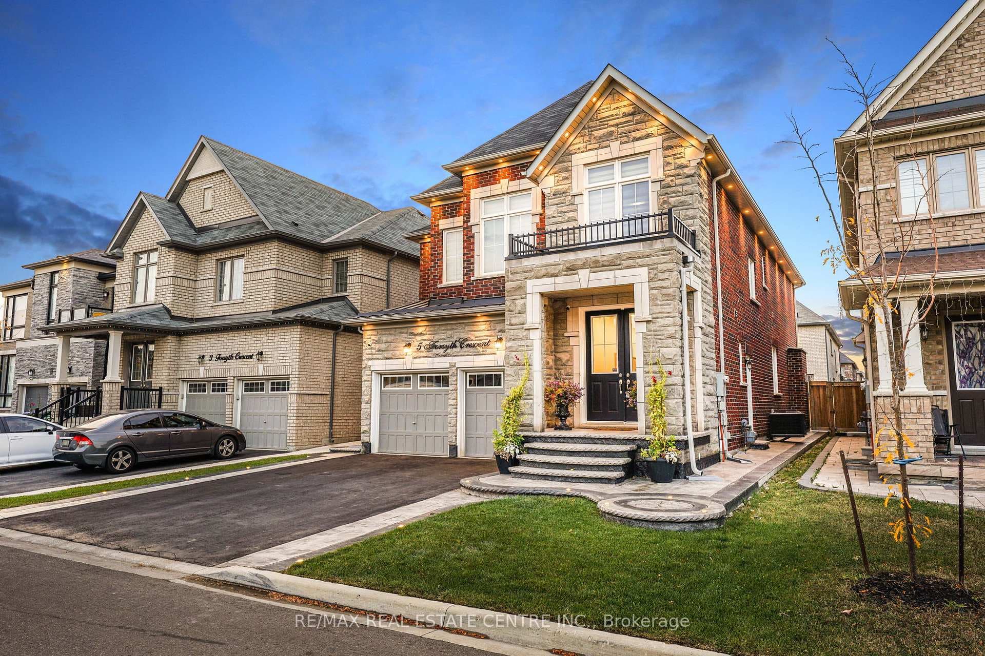 5 Forsyth Crescent photo 2