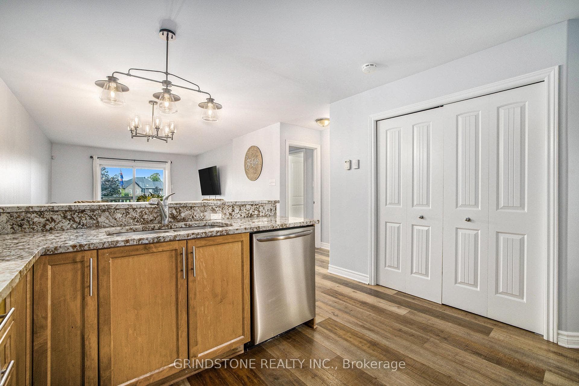213 Foxden Street photo 11