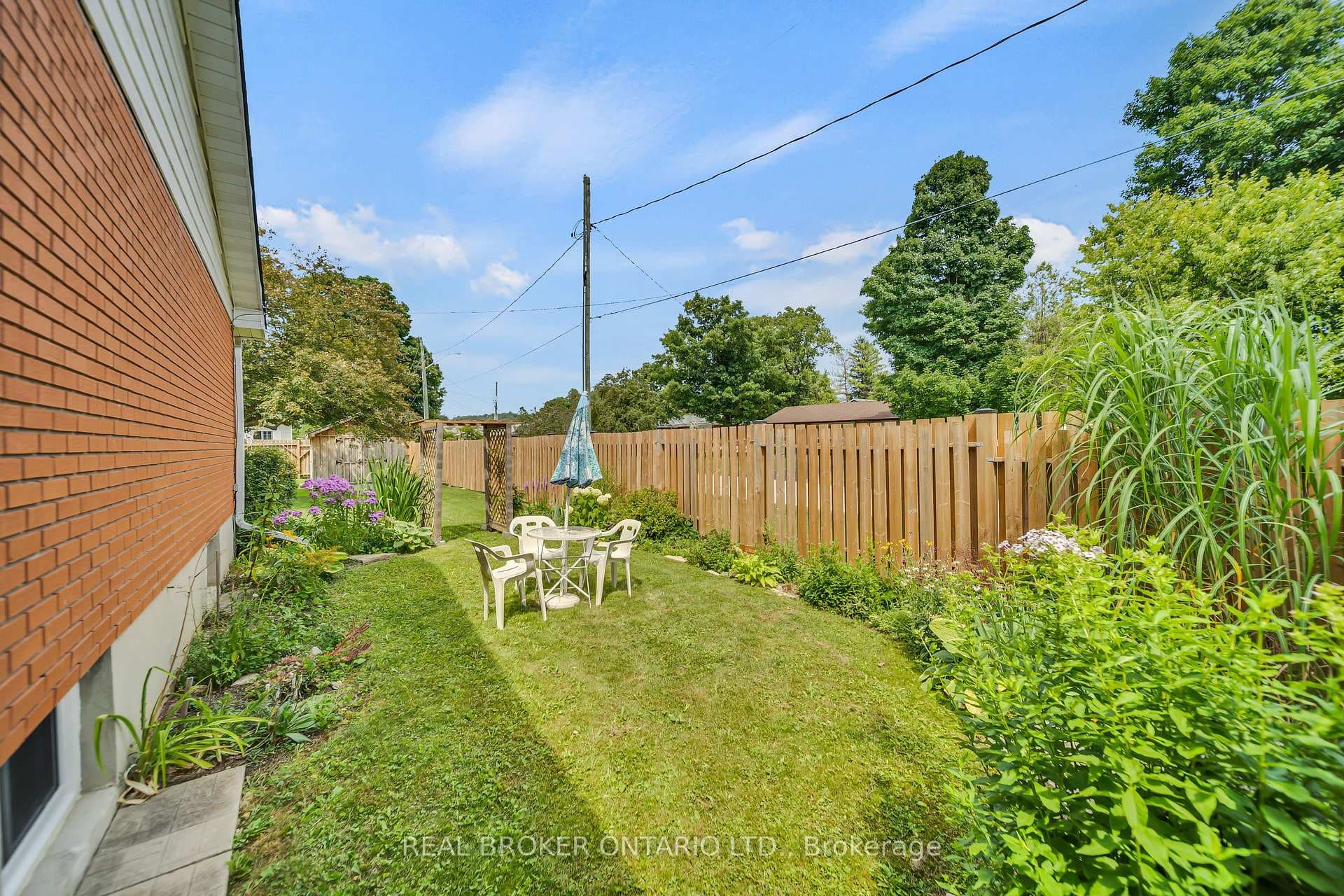 490 Saddler Street photo 47