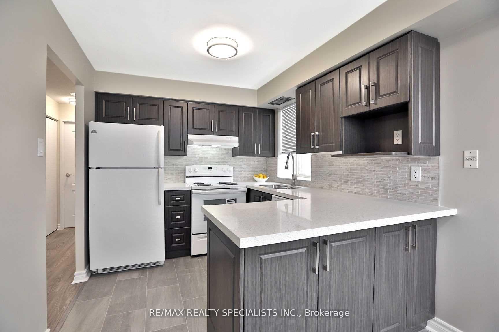 2470 Eglinton Avenue Unit 507 photo 6