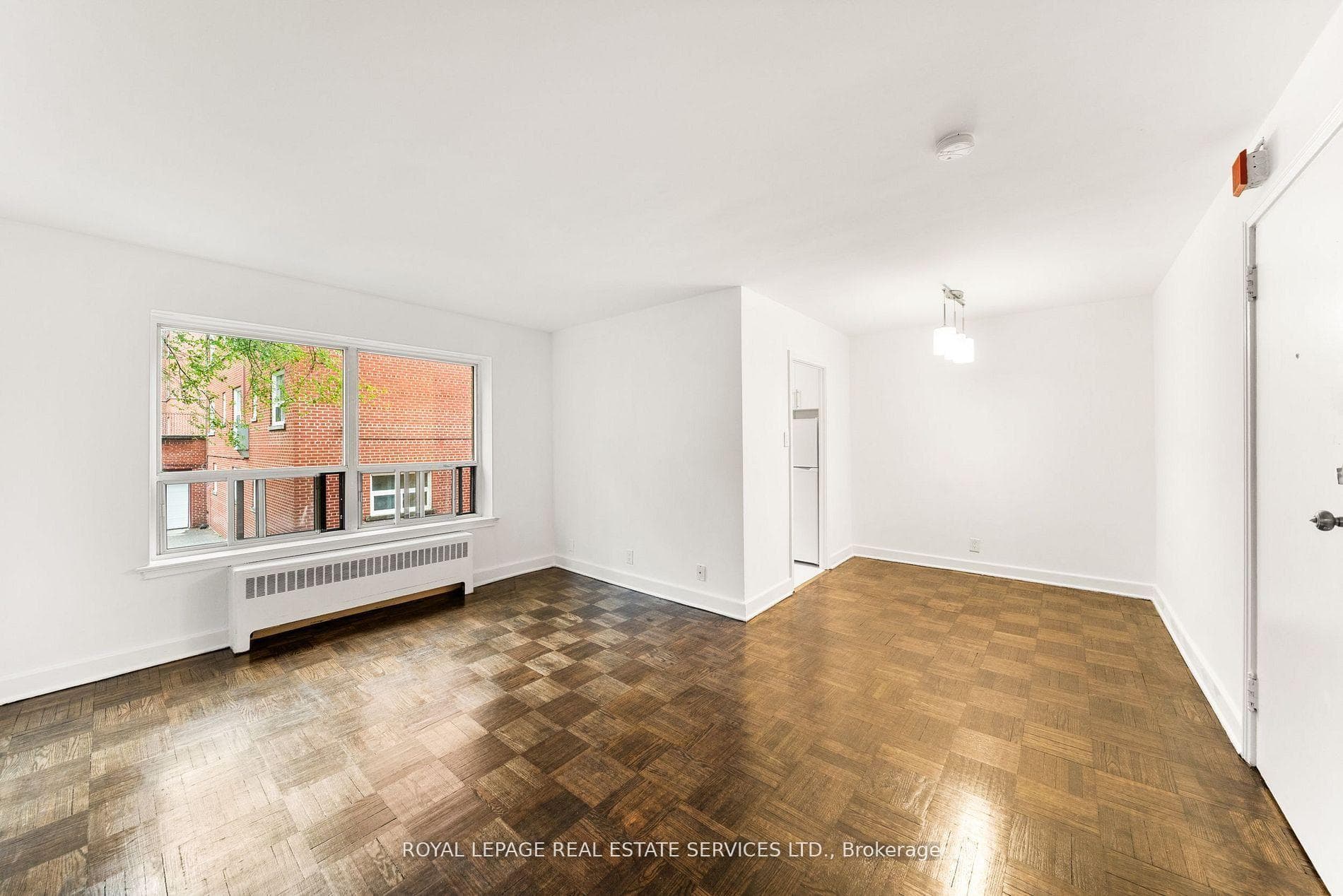 308 The Kingsway N/A Unit 110 photo 11