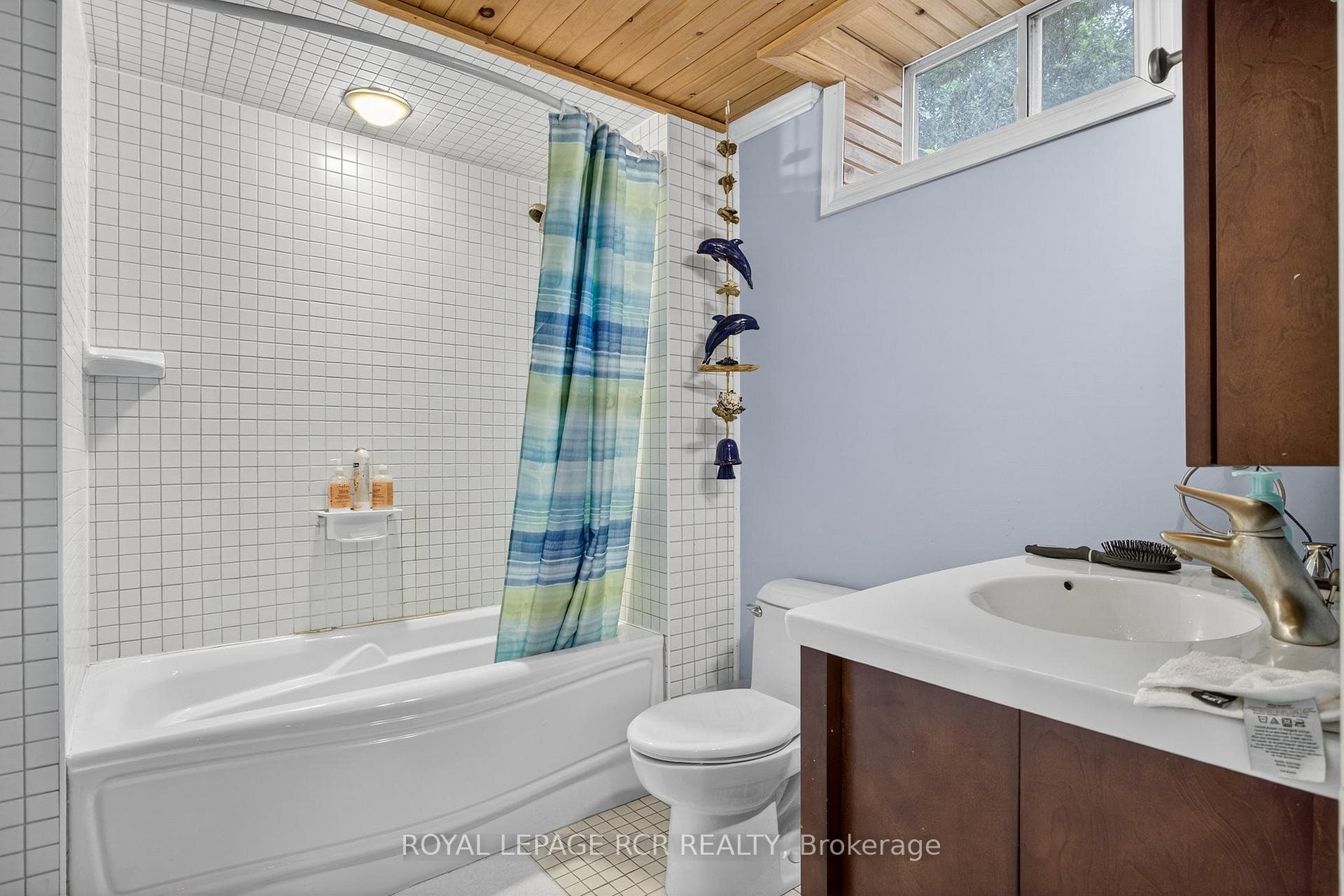 2 Dungey Crescent photo 38