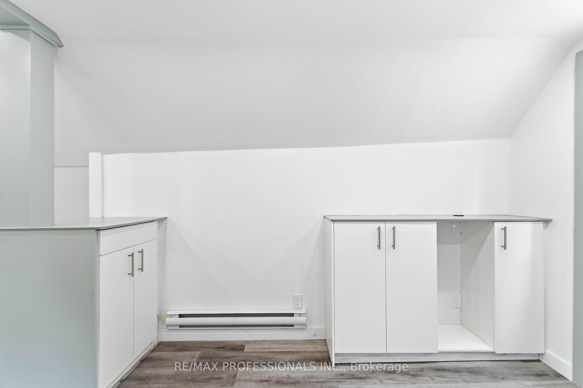 759 Barton Street photo 18