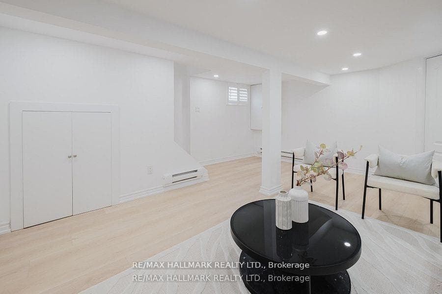18 Glen Stewart Avenue photo 15