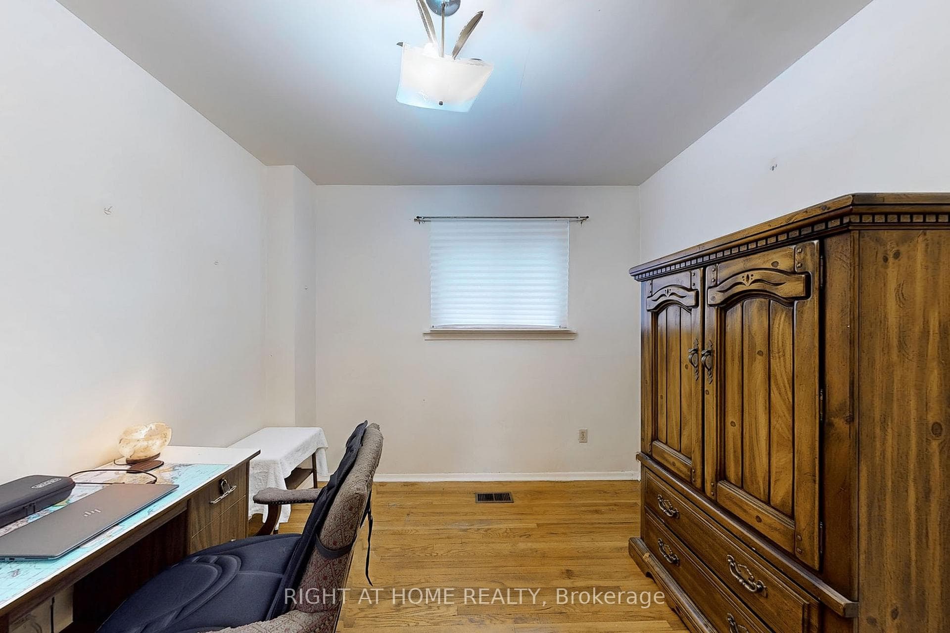 98 Dolly Varden Boulevard photo 15