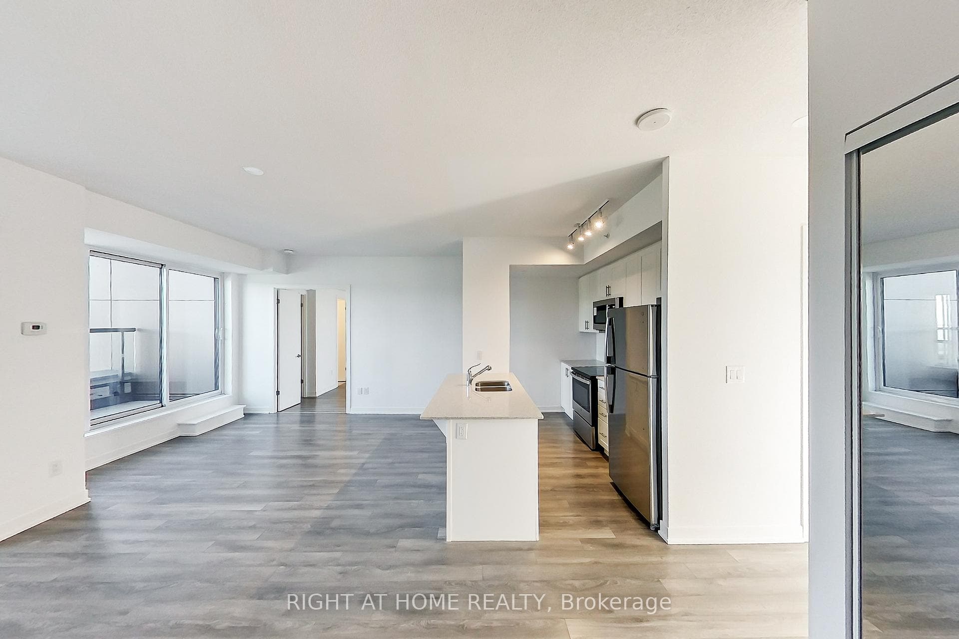 550 North Service Road Unit 1001 photo 2