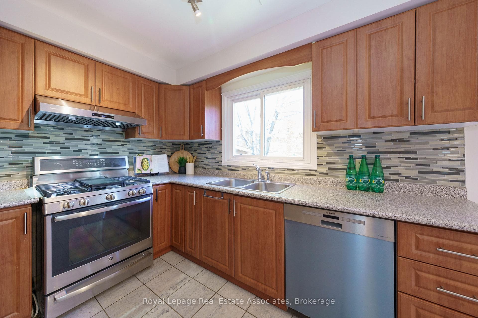 6763 Dolmage Court photo 8