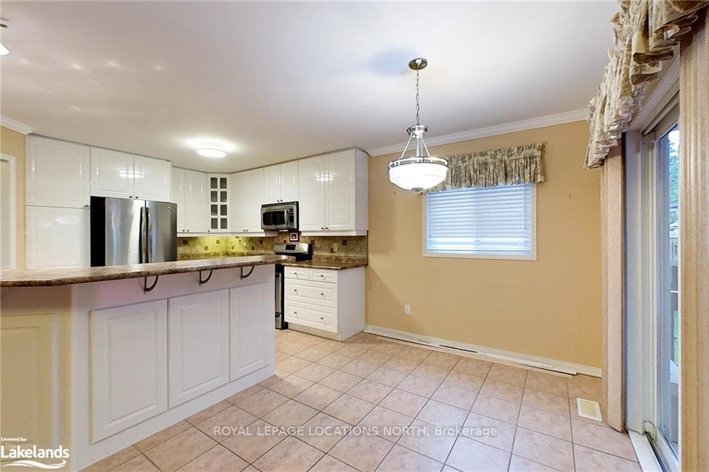 136 Royal Beech Drive photo 22
