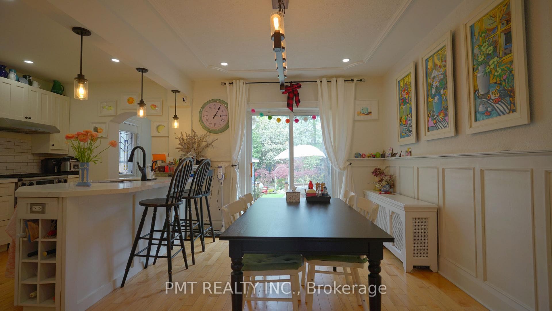 581 Soudan Avenue photo 7