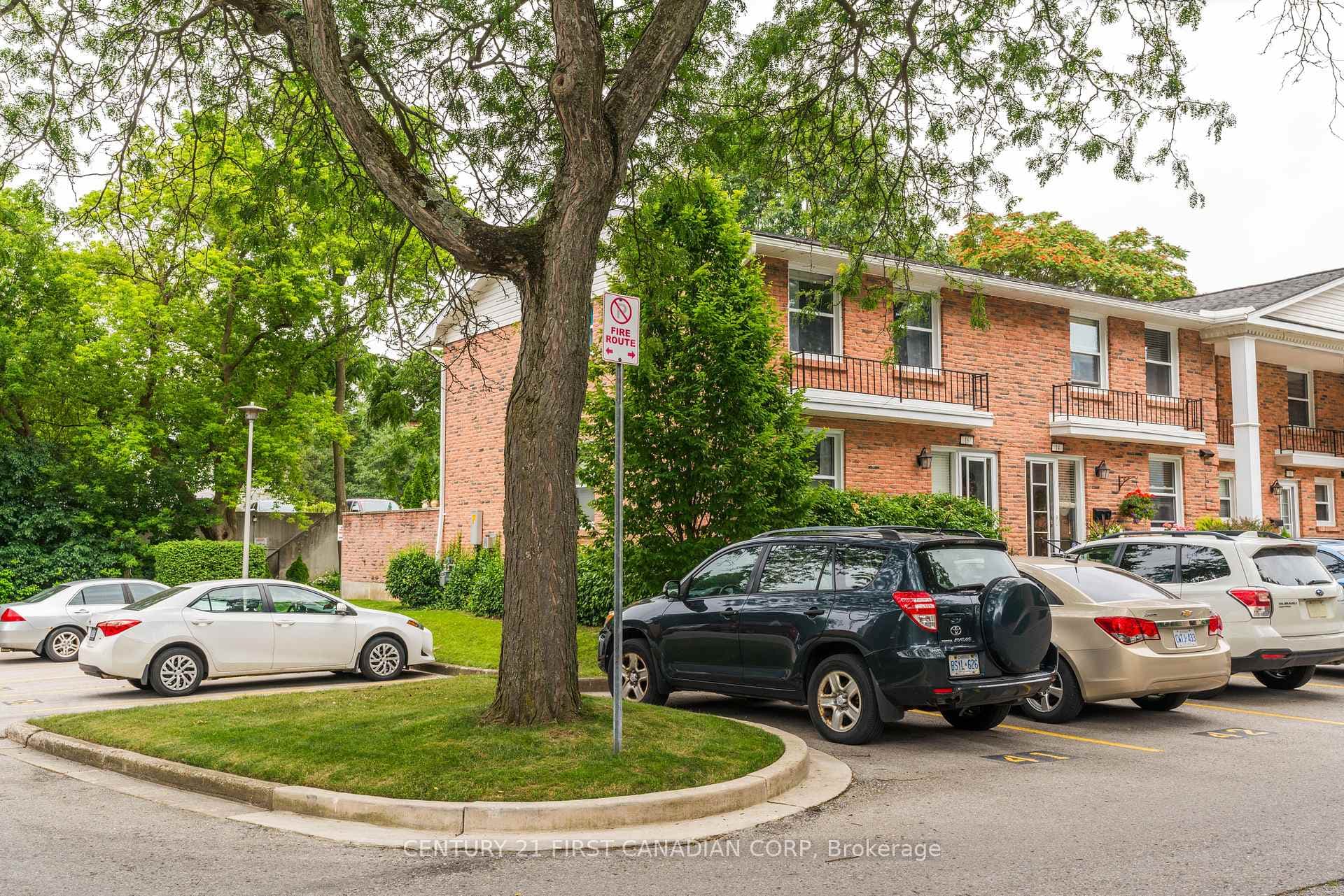 1385 Commissioners Road Unit 16 photo 2