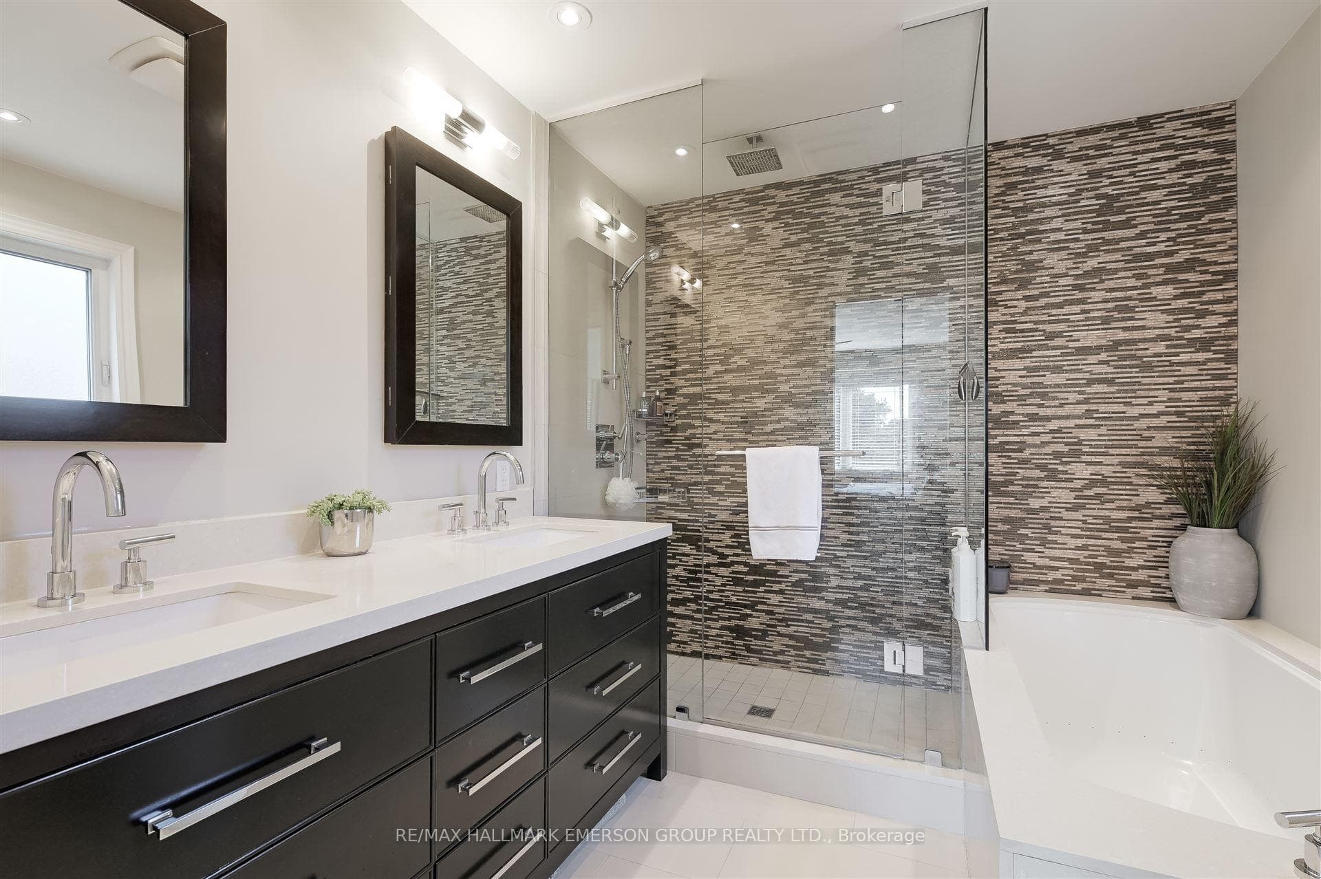 388 Broadway Avenue photo 17