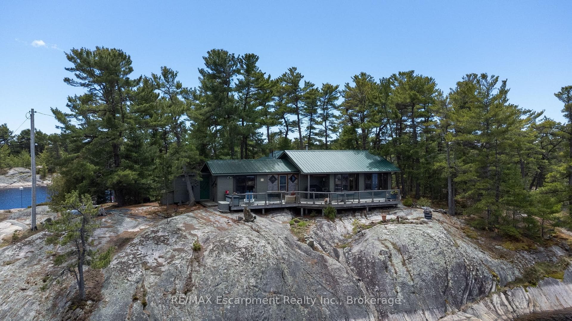 1 A764 Island Island photo 3