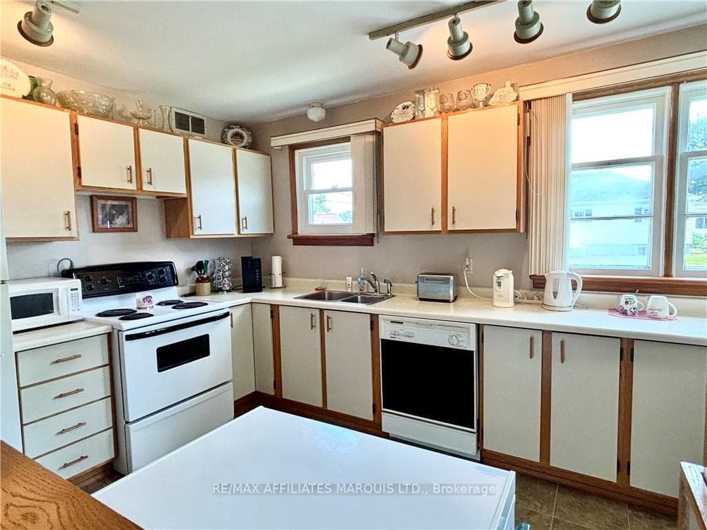 837 SECOND Street photo 16