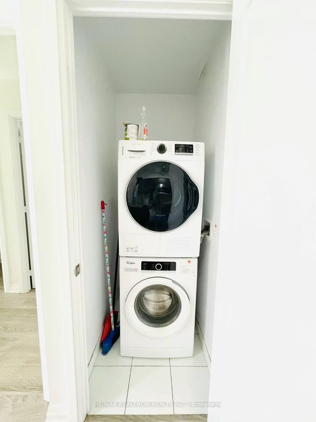 101 Erskine Avenue Unit 220 photo 8