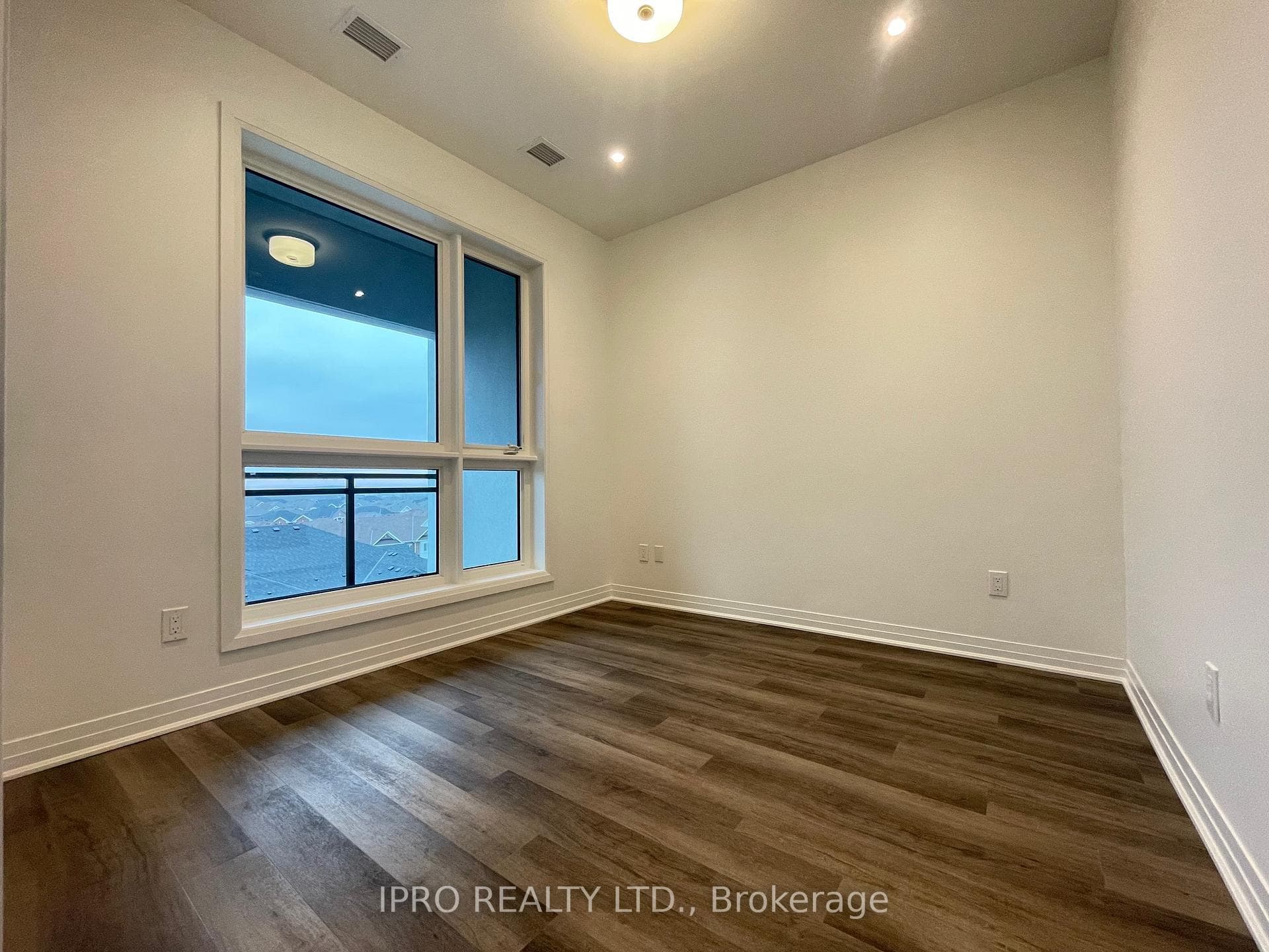 470 Gordon Krantz Avenue Unit 521 photo 10