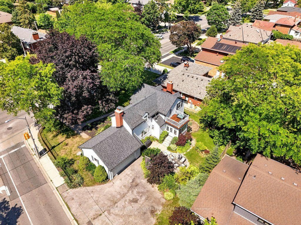 3947 Bloor Street photo 30