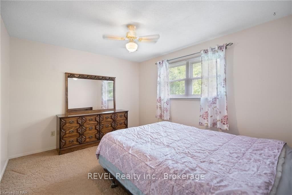88 MANLEY Crescent photo 22