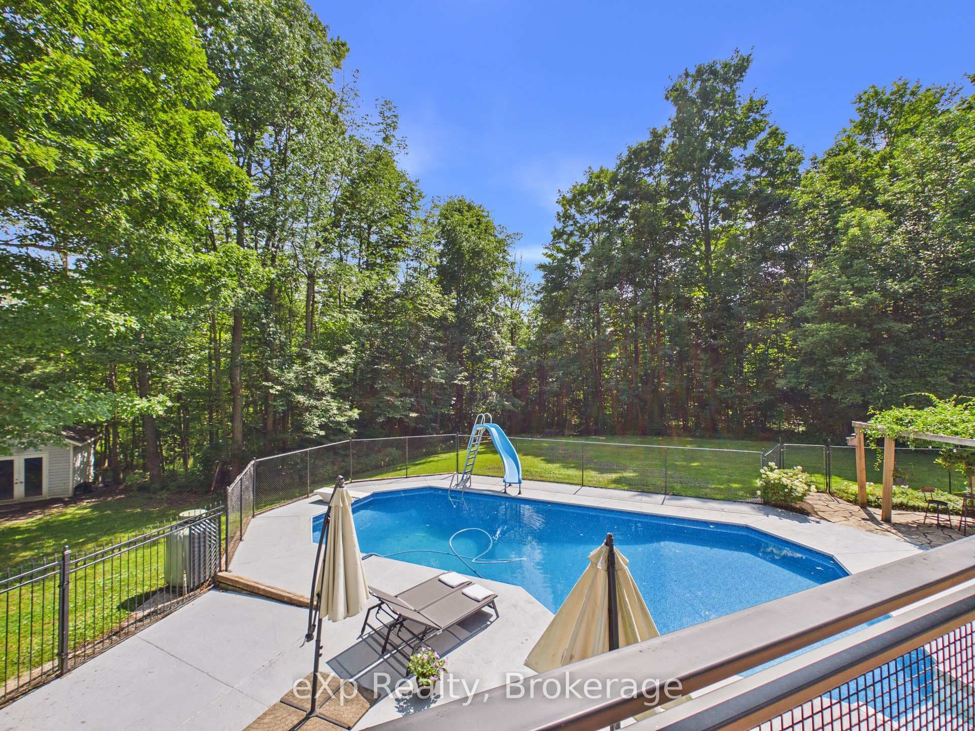 20 Highland Crescent photo 37