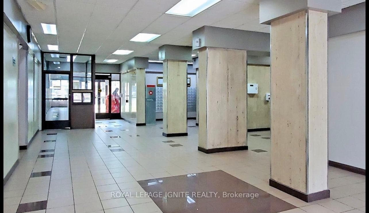 3380 Eglinton Avenue Unit 905 photo 4