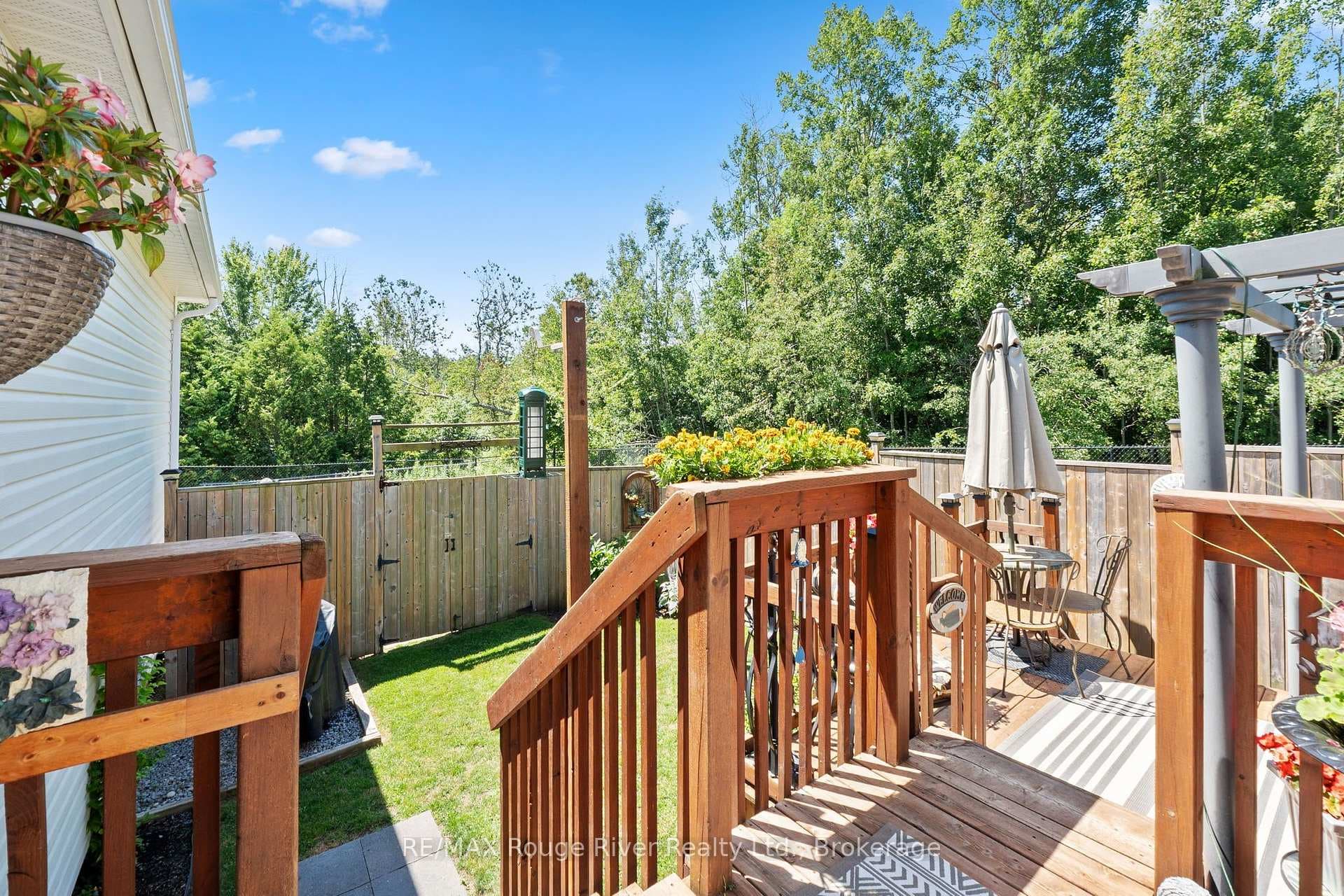 881 Kerr Street photo 36