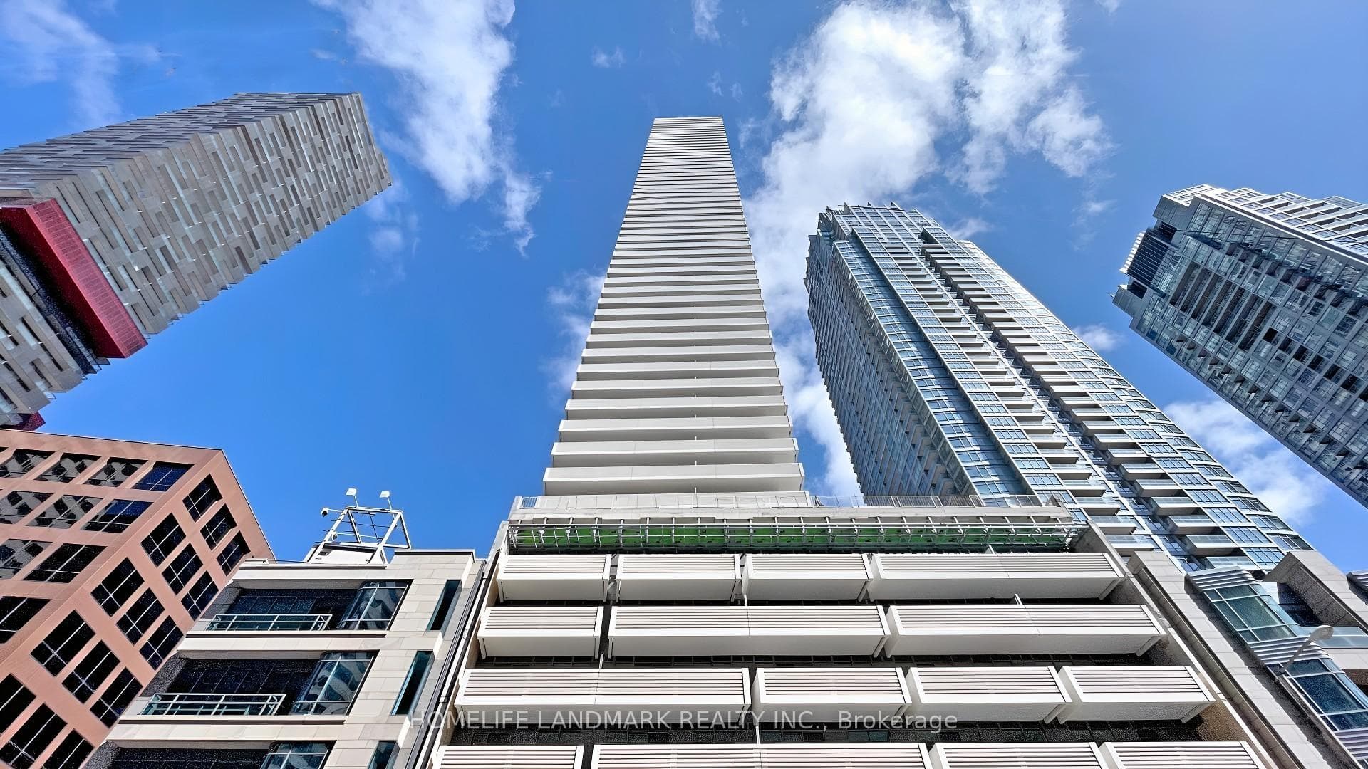 2221 Yonge Street Unit 2304 photo 2