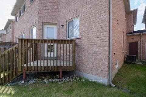 10 Selkirk Drive photo 32