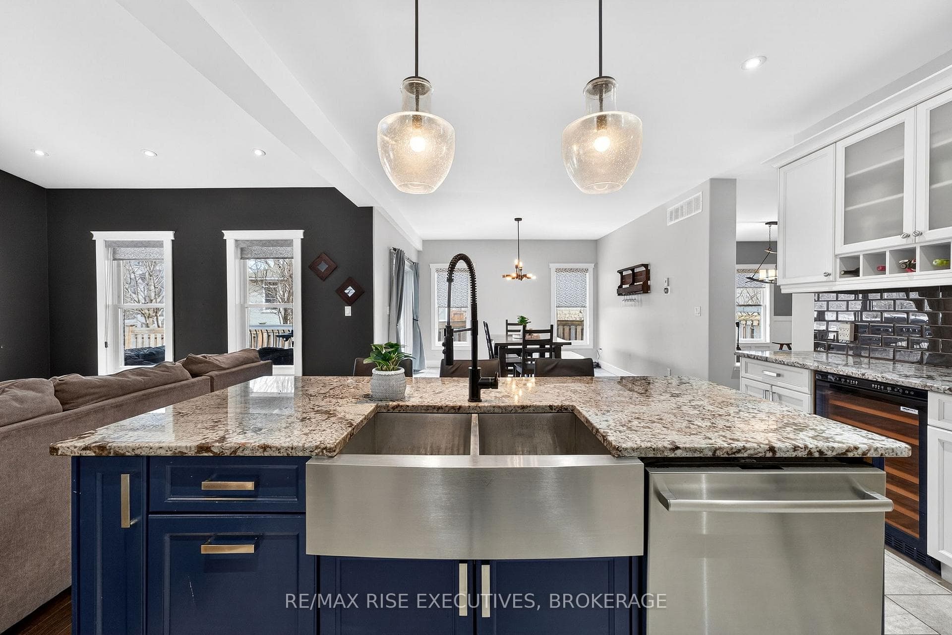 700 Stonehenge Street photo 11