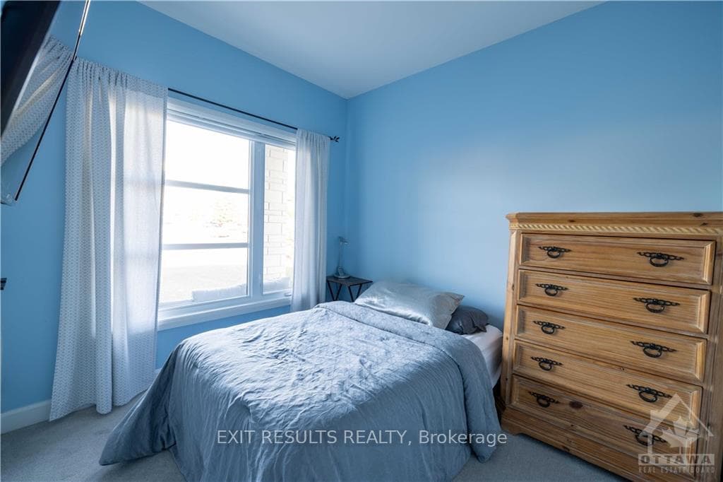 473 DENIS Street photo 12