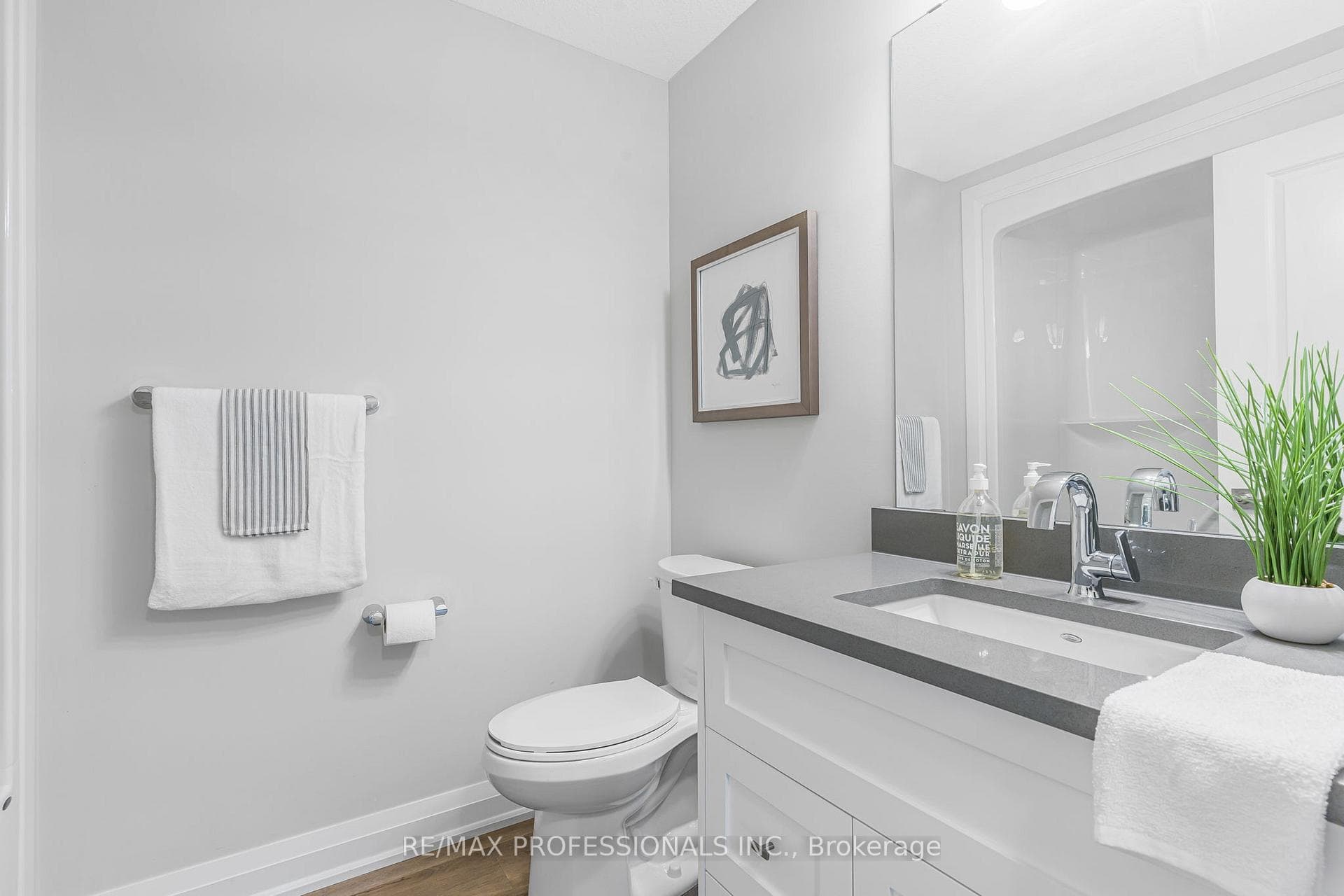 120 Summersides Boulevard Unit 303 photo 8