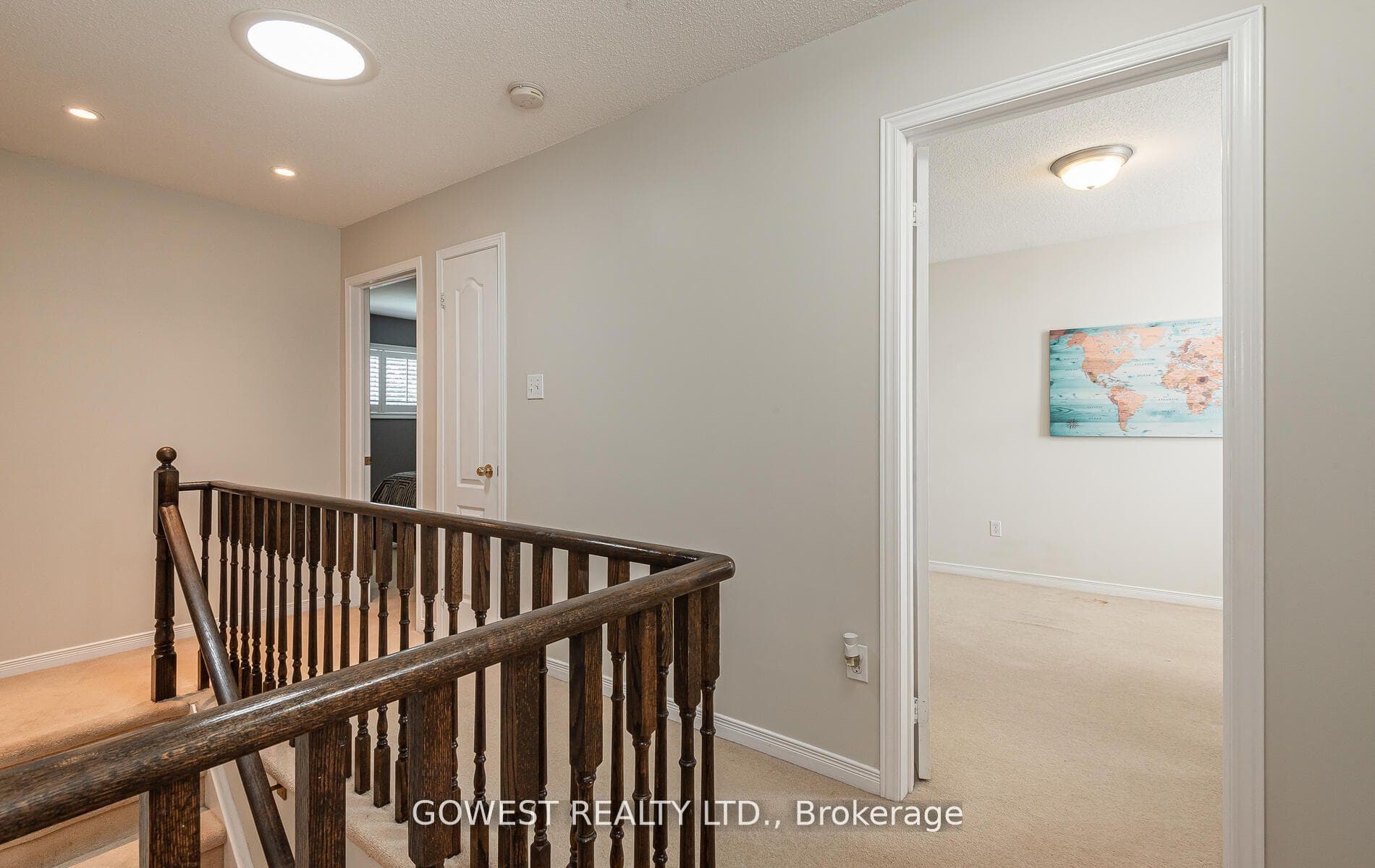 52 Davis Crescent photo 20