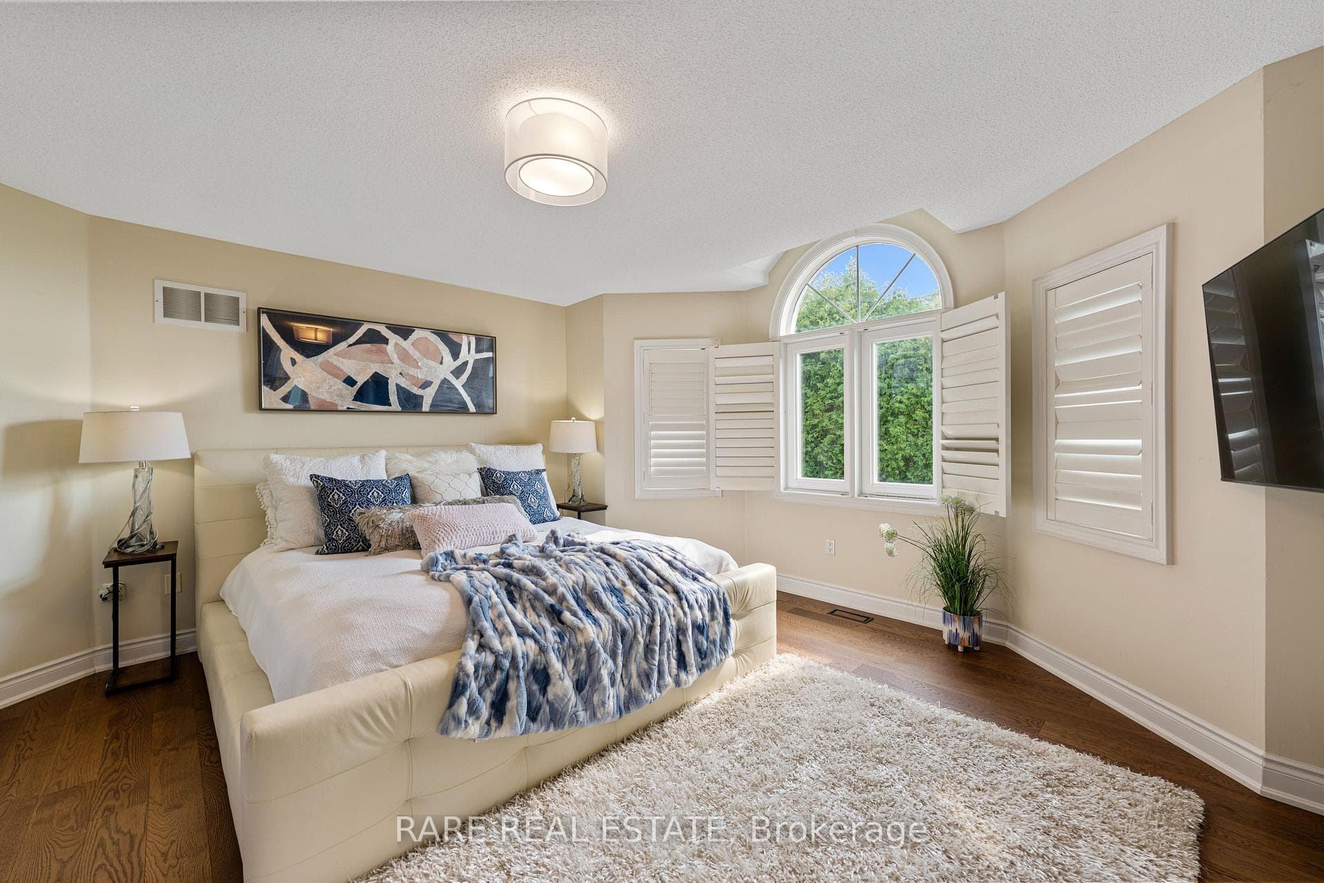 545 Highcliffe Drive photo 18