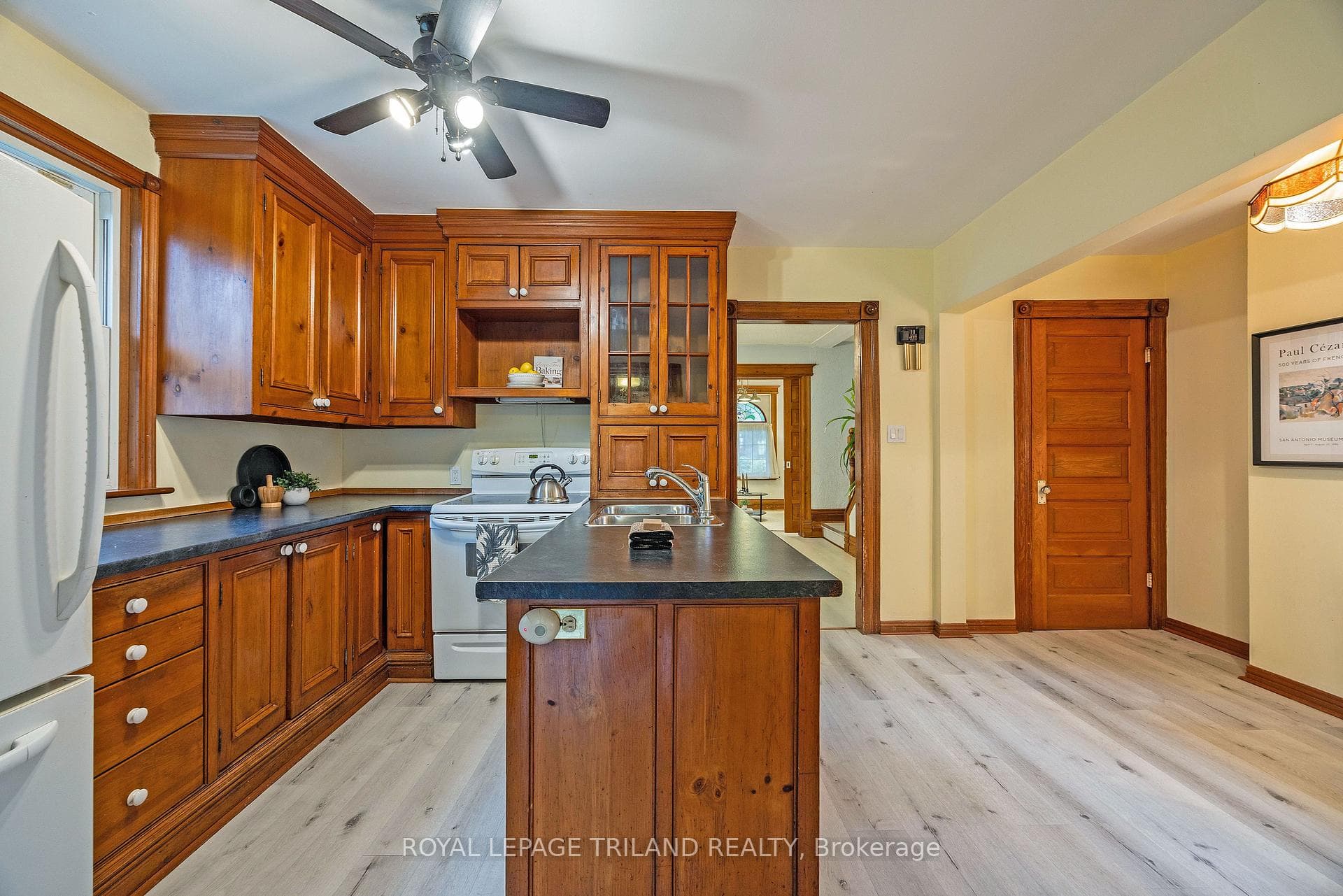 1241 King Street photo 16