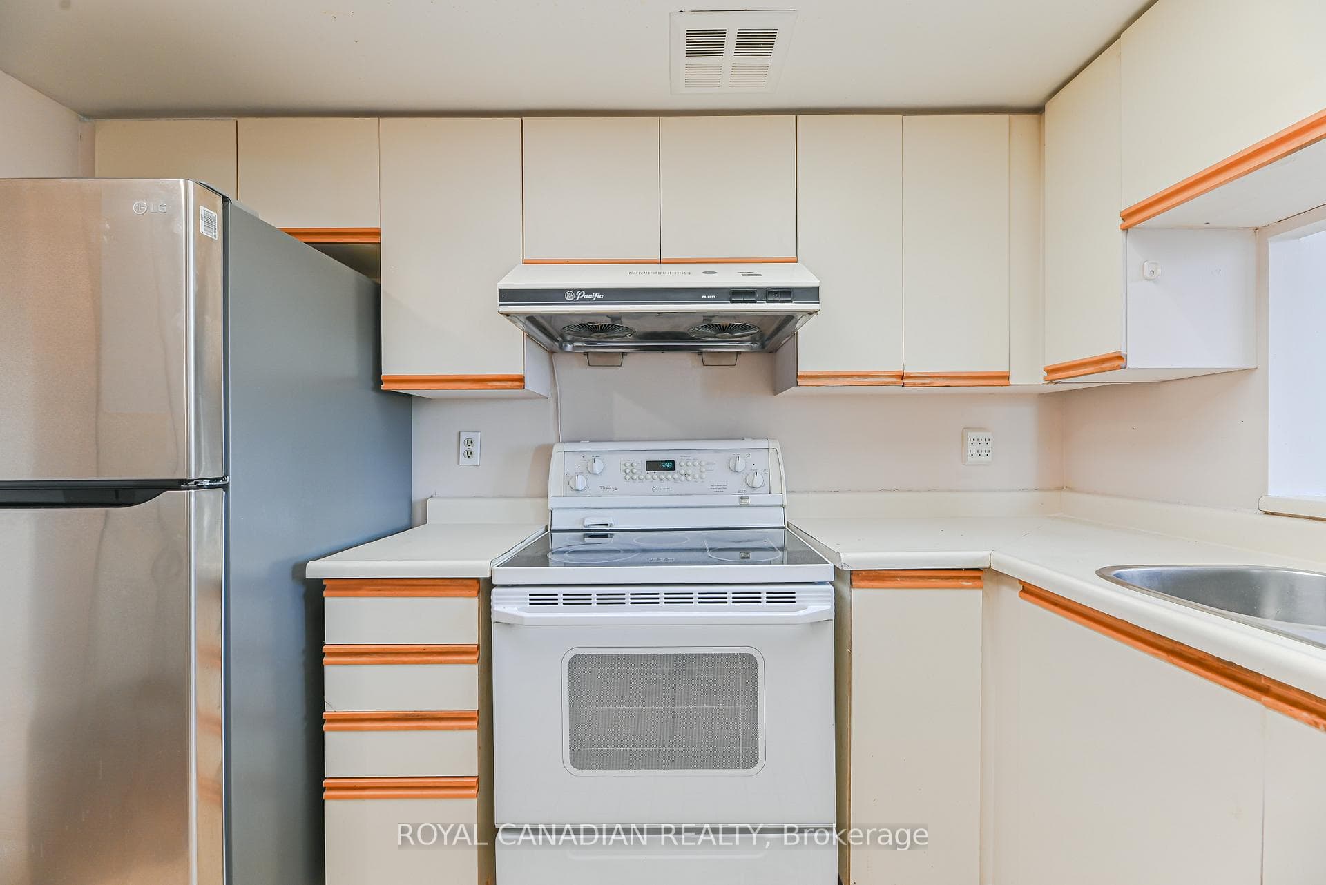 88 Alton Towers Circle Unit 703 photo 19