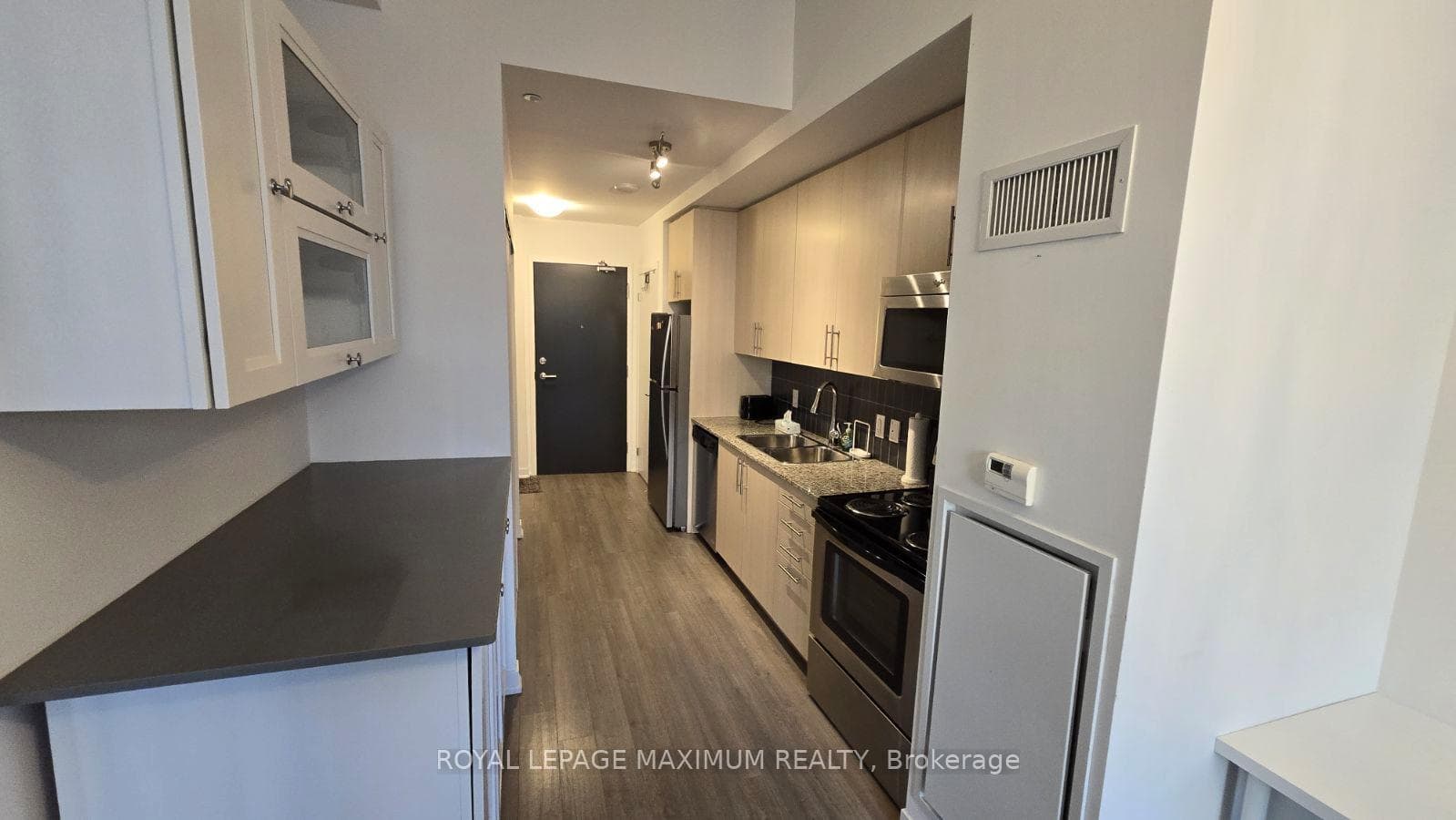 85 Duke Street Unit 208 photo 2
