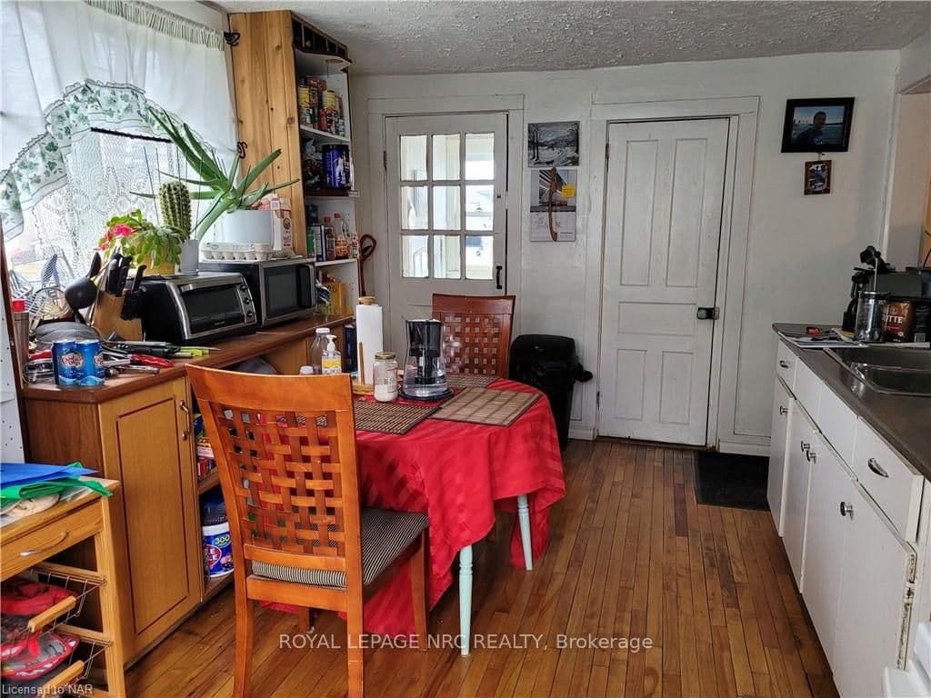 11 ALBINA Street photo 12