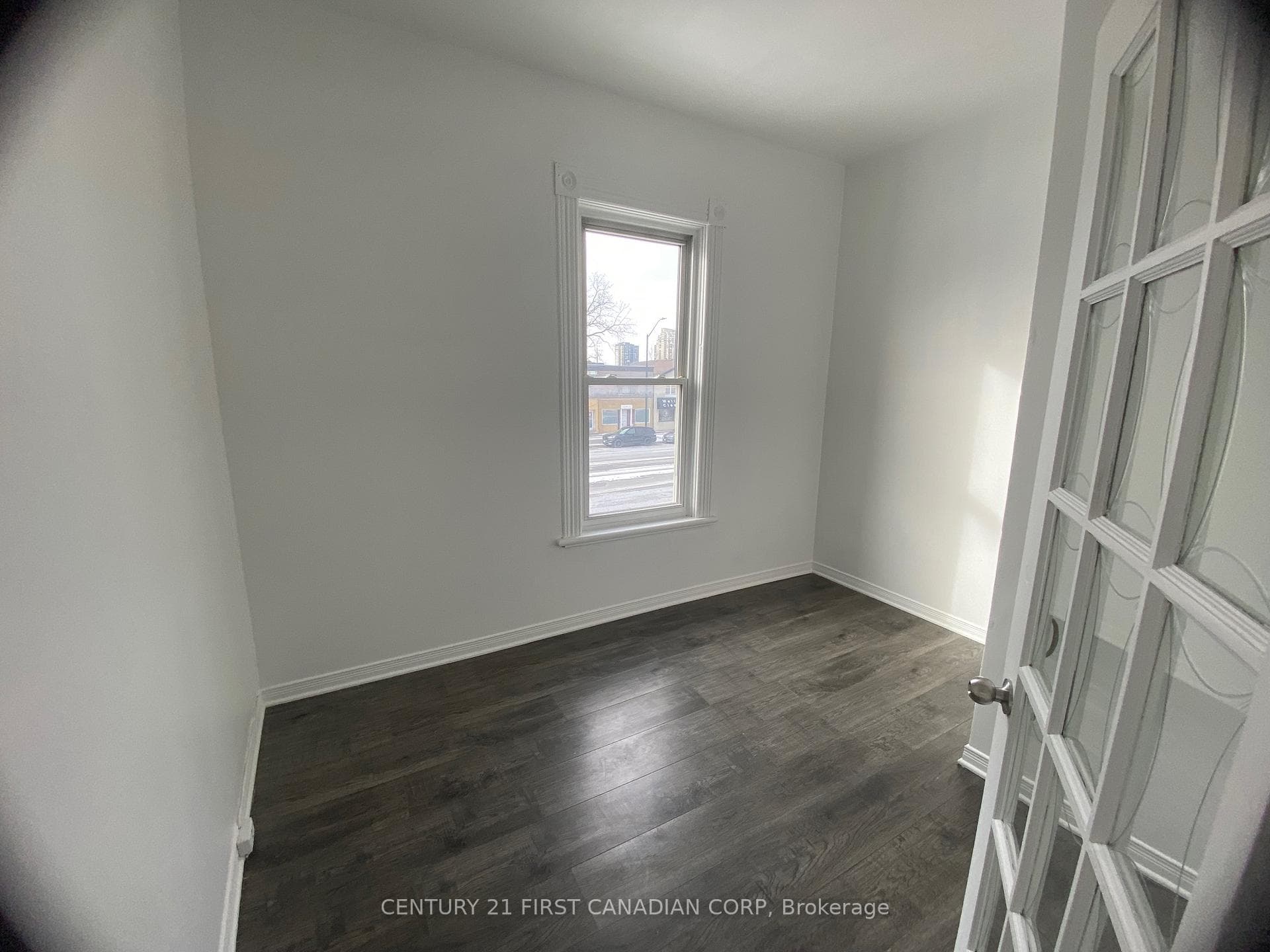 190 WELLINGTON Street Unit UPPER photo 3