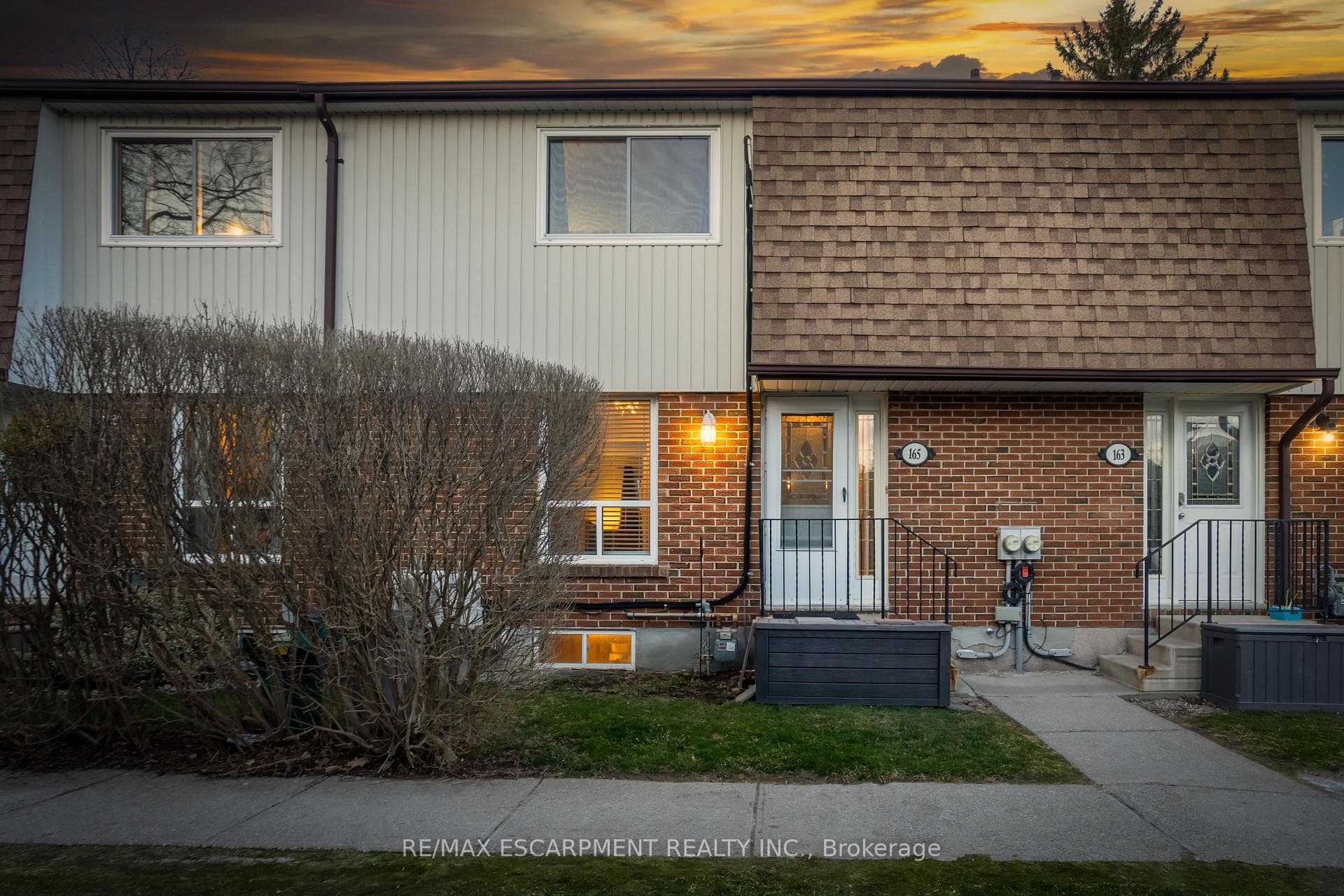 165 Kingham Road photo 2