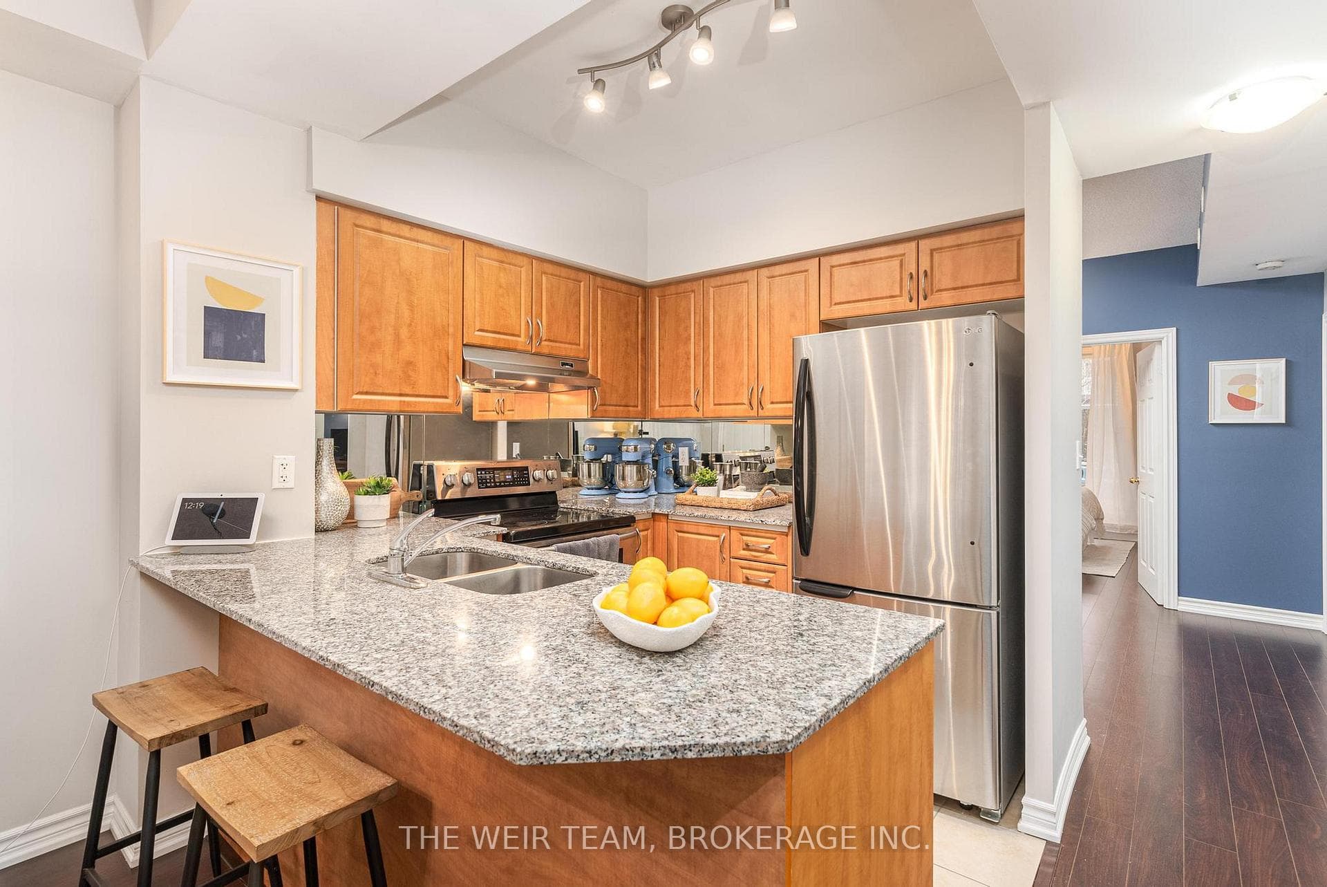 207 Wellesley Street Unit 104 photo 3