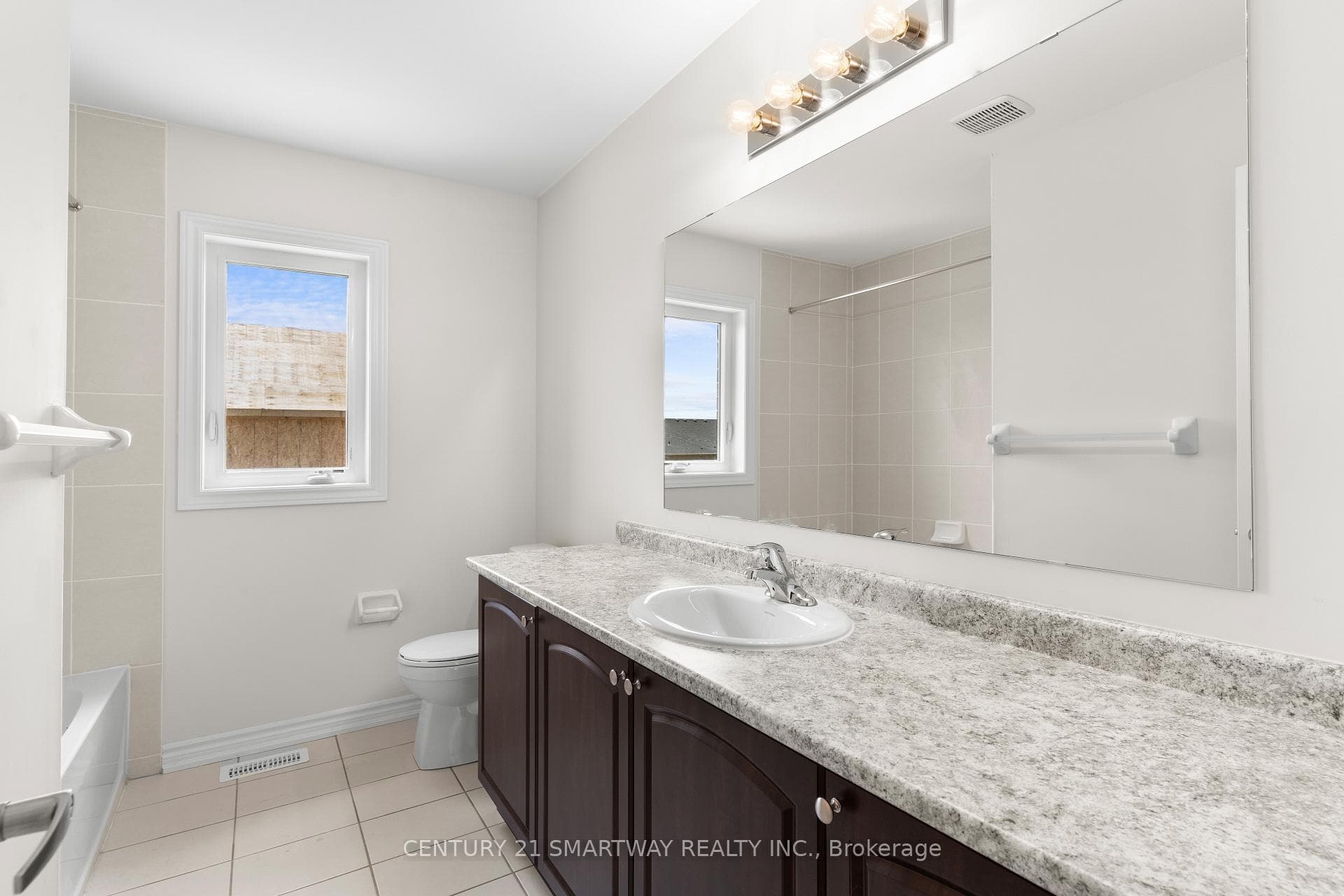 40 HUNTSWORTH Avenue photo 21