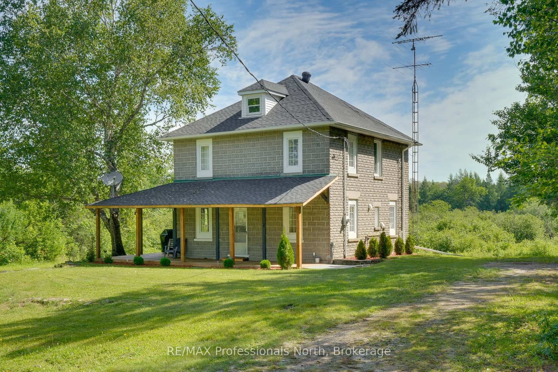 905 Starratt Road photo 1
